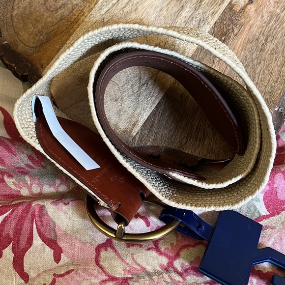 TOMMY HILFIGER  Size Medium Brown Leather & Natural Elastic Brass HW $88
NEW - Picture 11 of 13